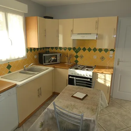 Charmante Maison F3 A Saujon, 2 Chambres, Animaux Acceptes, Parking - Fr-1-71-76 Saujon